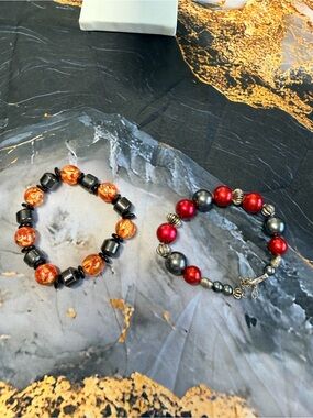 Set of 2 bracelets one magnetic